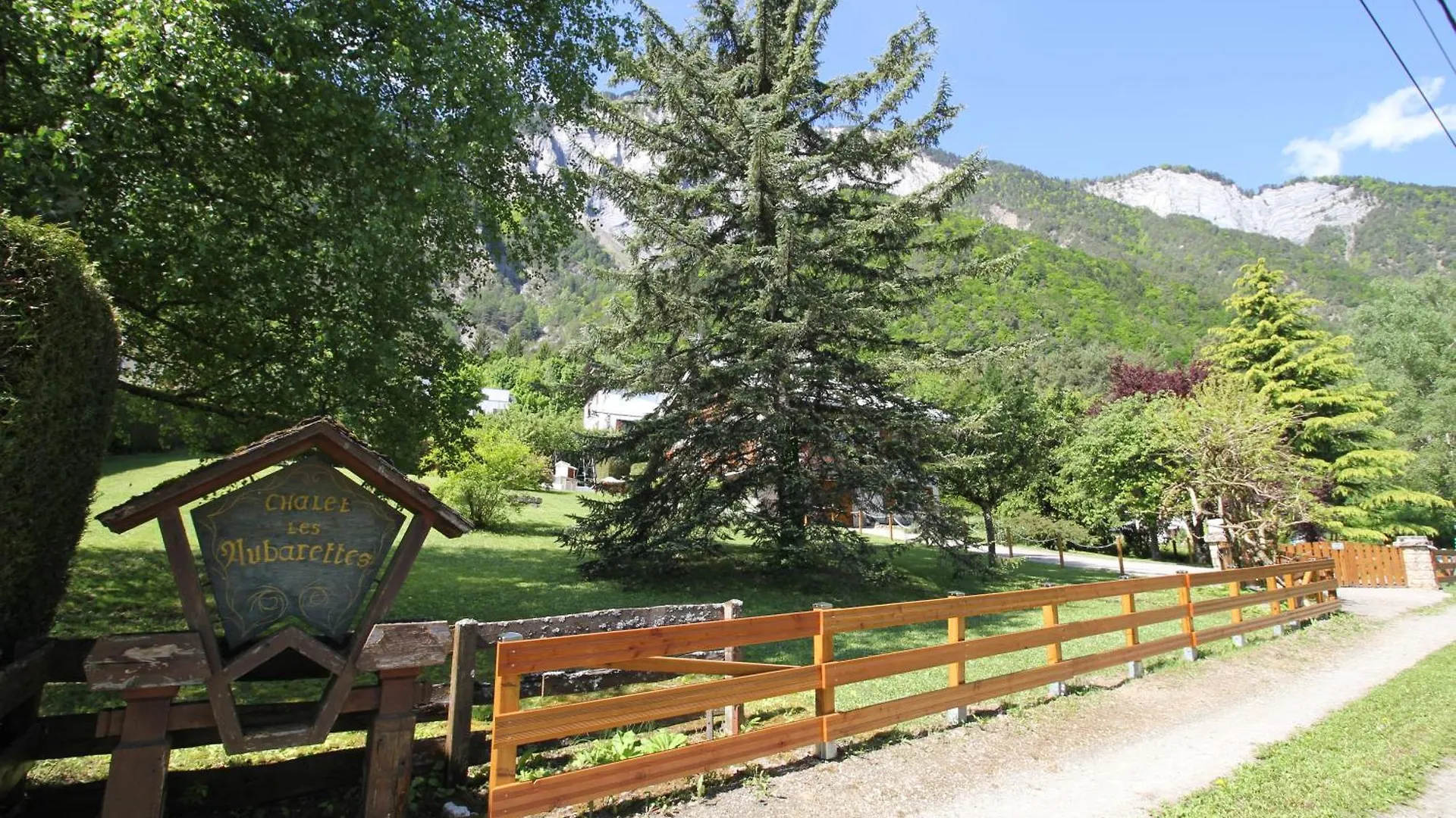 Holiday home Chalet Les Aubarettes Le Bourg-d'Oisans